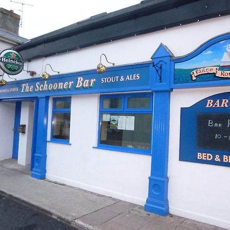 The Schooner Tavern Ballycotton Buitenkant foto