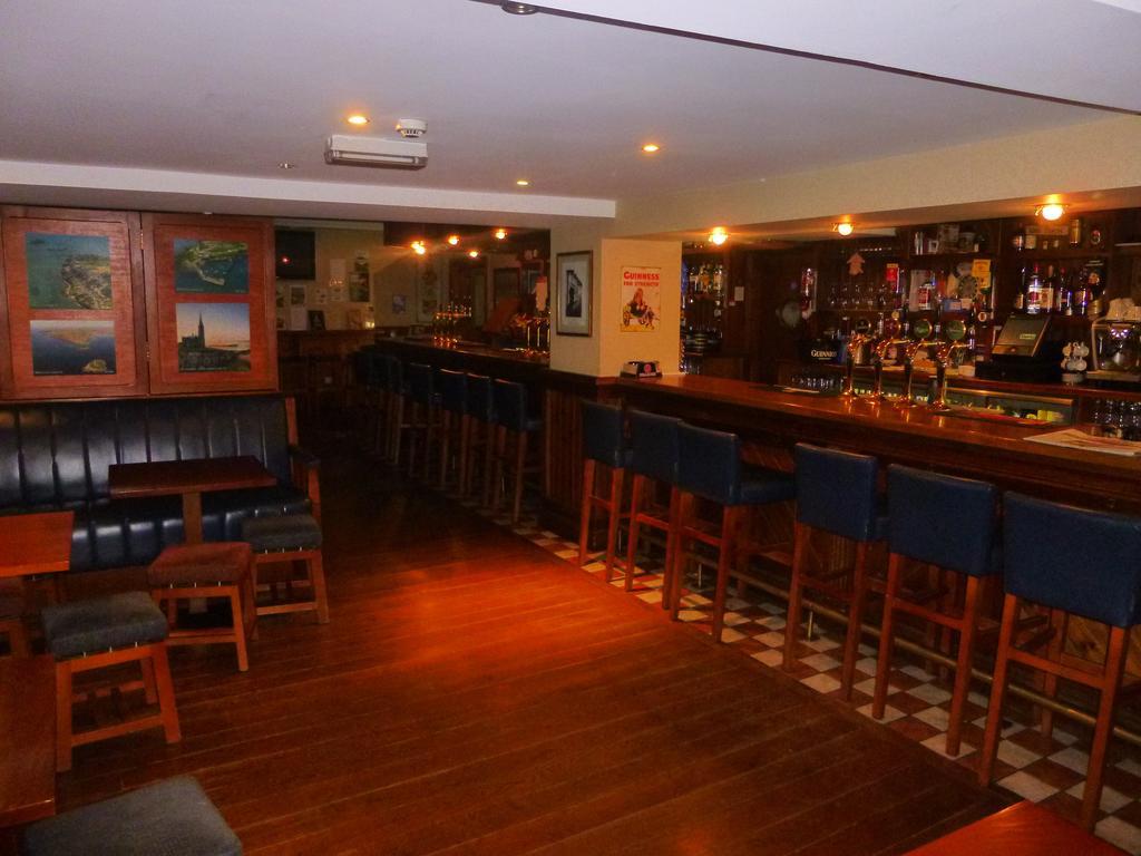 The Schooner Tavern Ballycotton Buitenkant foto