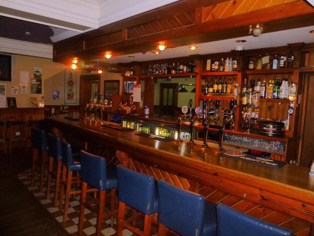 The Schooner Tavern Ballycotton Buitenkant foto